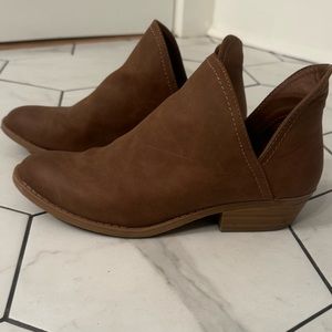 Universal Threads Cognac Size 7.5 Booties